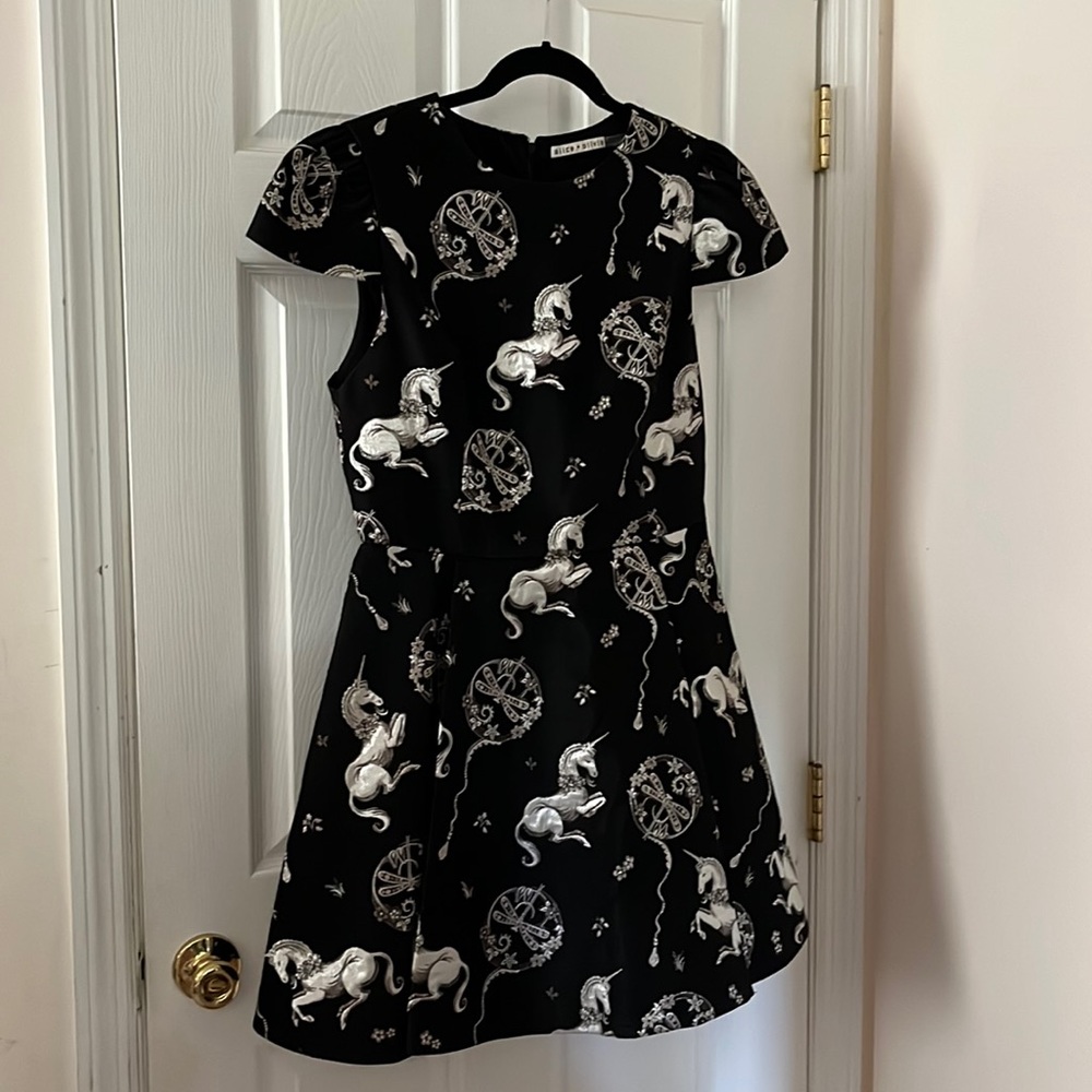 Gorgeous Alice and Olivia unicorn dress in good condition size 10 black silver
